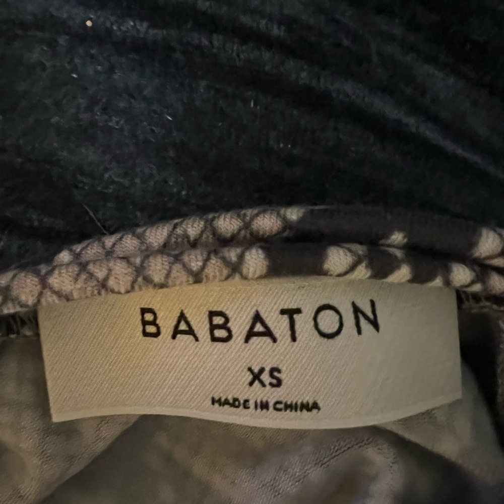 🌴🔥 Babaton Gray Python Print Sleeveless Top - Picture 6 of 6
